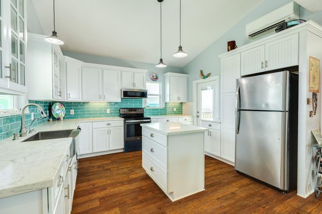 2032 Blue Water Highway CR257, Surfside Beach, TX 77541