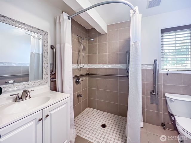 101 Eagle Ridge Drive E, Puyallup, WA 98374