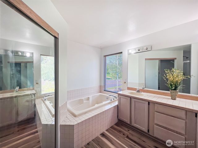 101 Eagle Ridge Drive E, Puyallup, WA 98374