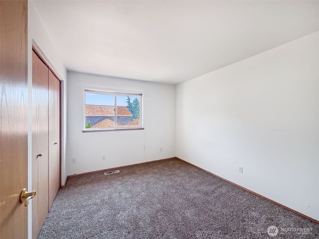 101 Eagle Ridge Drive E, Puyallup, WA 98374