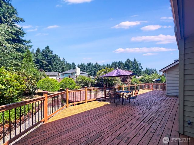 101 Eagle Ridge Drive E, Puyallup, WA 98374