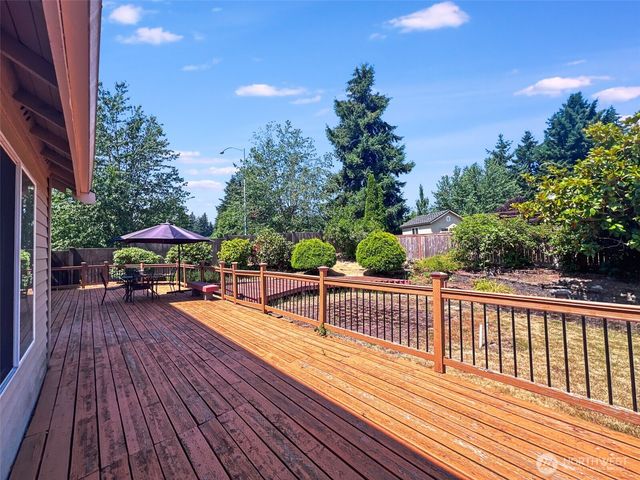 101 Eagle Ridge Drive E, Puyallup, WA 98374