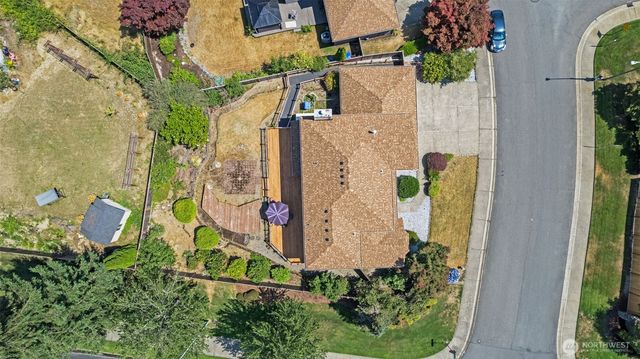 101 Eagle Ridge Drive E, Puyallup, WA 98374