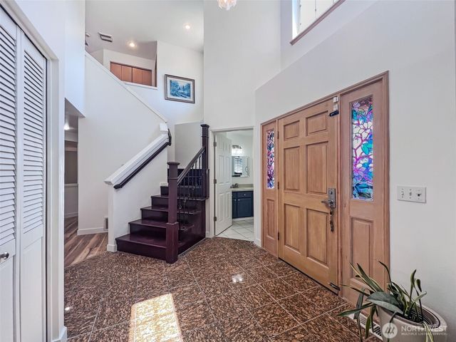 101 Eagle Ridge Drive E, Puyallup, WA 98374