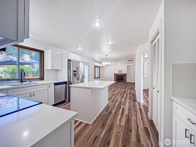 101 Eagle Ridge Drive E, Puyallup, WA 98374