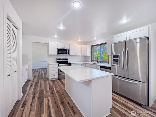 101 Eagle Ridge Drive E, Puyallup, WA 98374