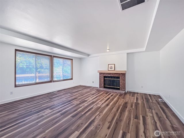 101 Eagle Ridge Drive E, Puyallup, WA 98374
