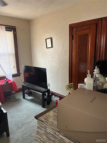 6904 Parkdale Drive, Velda City, MO 63121
