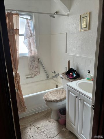 6904 Parkdale Drive, Velda City, MO 63121
