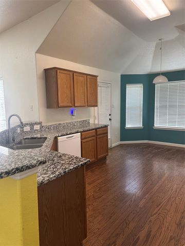 6711 Kinross Drive, Arlington, TX 76002