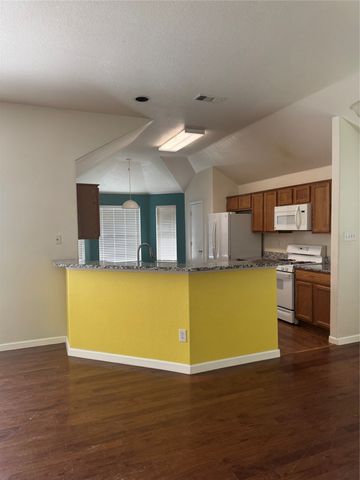 6711 Kinross Drive, Arlington, TX 76002