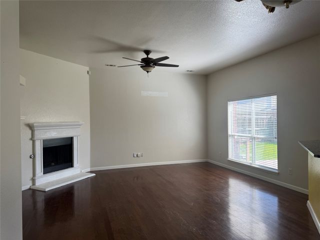6711 Kinross Drive, Arlington, TX 76002
