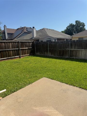 6711 Kinross Drive, Arlington, TX 76002