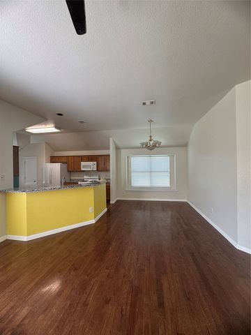 6711 Kinross Drive, Arlington, TX 76002