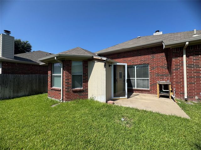 6711 Kinross Drive, Arlington, TX 76002
