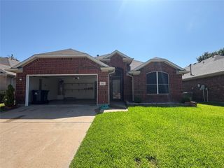6711 Kinross Drive, Arlington, TX 76002