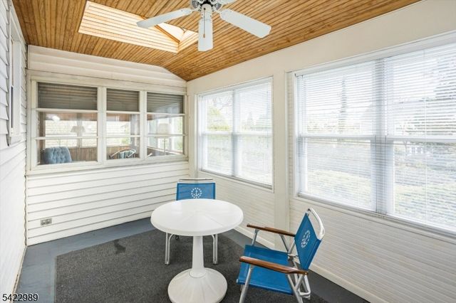 31 Burlington Rd, Clifton City, NJ 07012