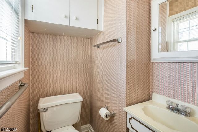 31 Burlington Rd, Clifton City, NJ 07012