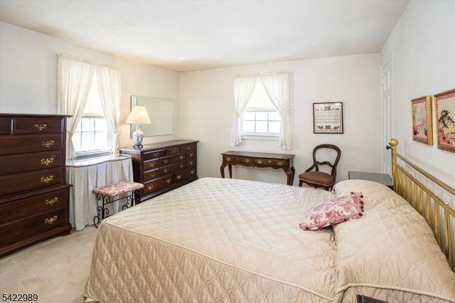 31 Burlington Rd, Clifton City, NJ 07012