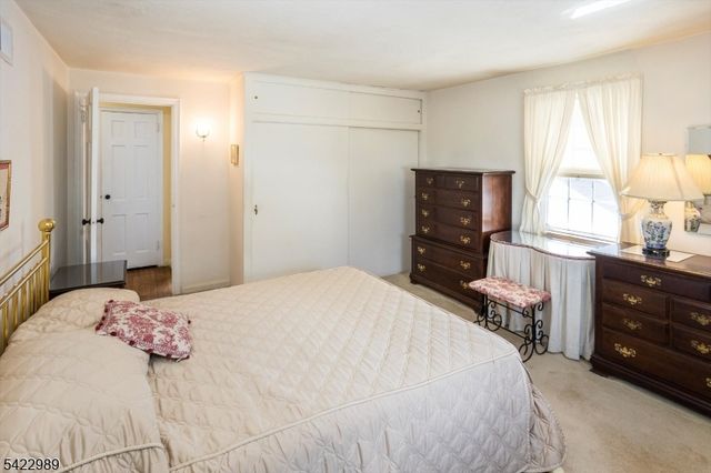 31 Burlington Rd, Clifton City, NJ 07012