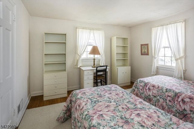 31 Burlington Rd, Clifton City, NJ 07012