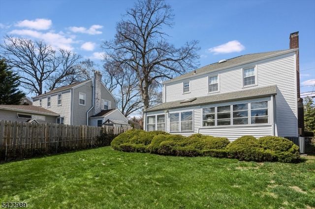 31 Burlington Rd, Clifton City, NJ 07012