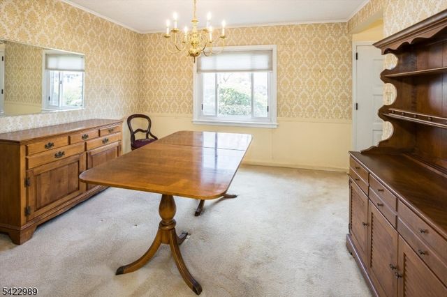 31 Burlington Rd, Clifton City, NJ 07012