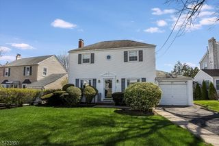 31 Burlington Rd, Clifton City, NJ 07012