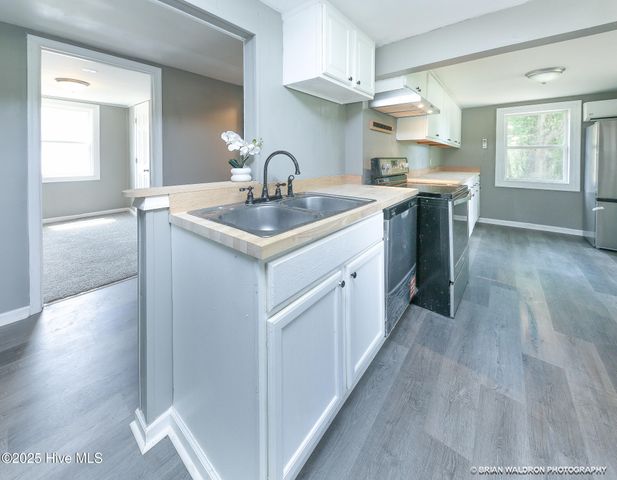 204 Pinewood Avenue, Elizabeth City, NC 27909