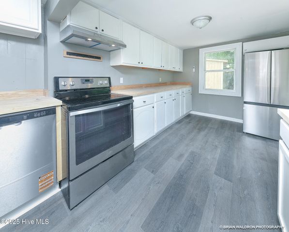 204 Pinewood Avenue, Elizabeth City, NC 27909