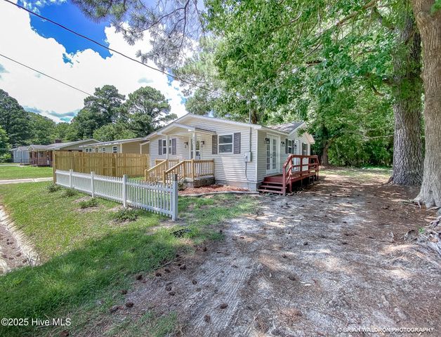 204 Pinewood Avenue, Elizabeth City, NC 27909