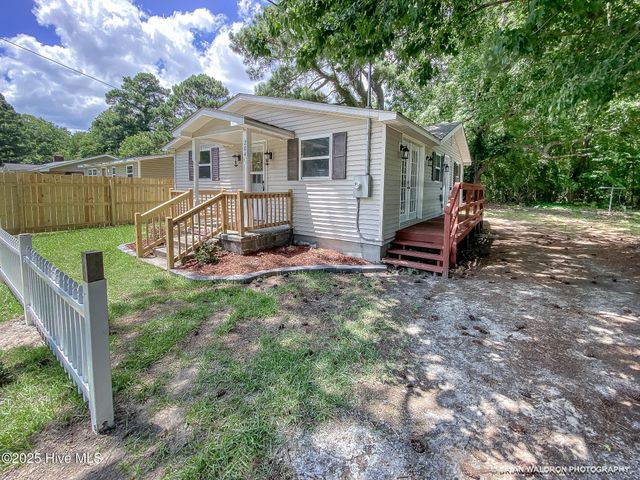 204 Pinewood Avenue, Elizabeth City, NC 27909