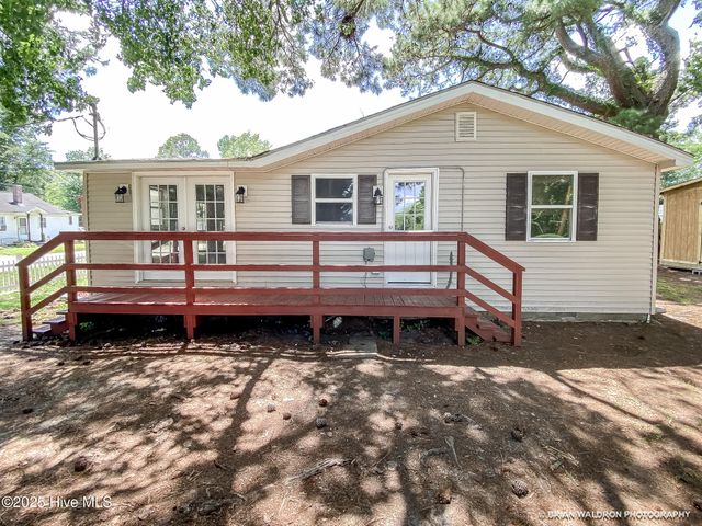 204 Pinewood Avenue, Elizabeth City, NC 27909