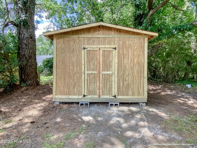 204 Pinewood Avenue, Elizabeth City, NC 27909