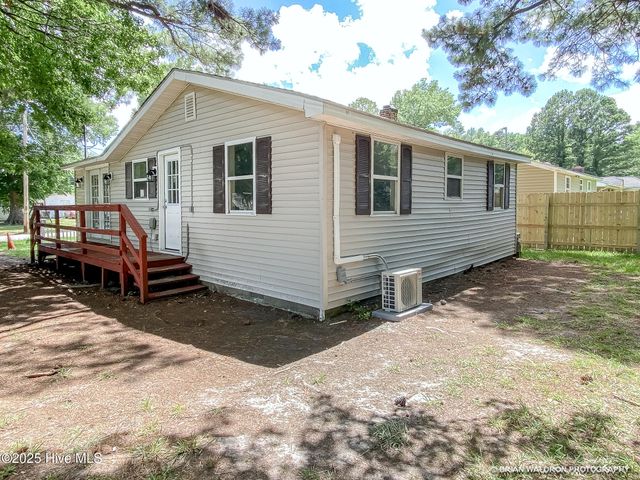 204 Pinewood Avenue, Elizabeth City, NC 27909
