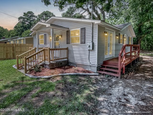 204 Pinewood Avenue, Elizabeth City, NC 27909