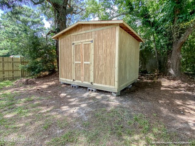 204 Pinewood Avenue, Elizabeth City, NC 27909