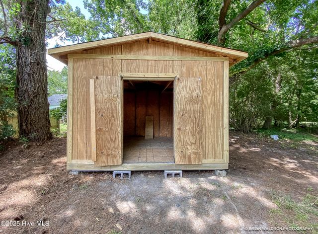 204 Pinewood Avenue, Elizabeth City, NC 27909