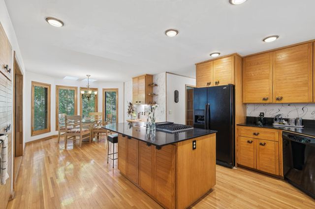 4166 Heatherton Place, Minnetonka, MN 55345