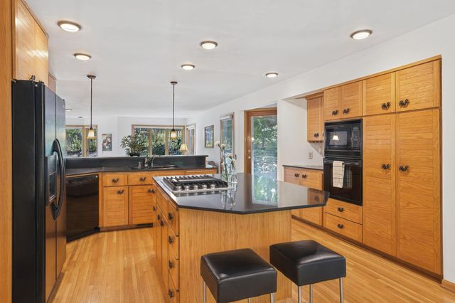 4166 Heatherton Place, Minnetonka, MN 55345