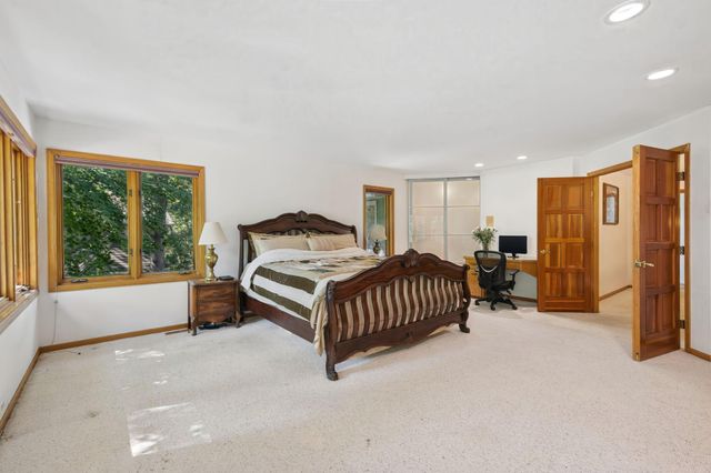 4166 Heatherton Place, Minnetonka, MN 55345