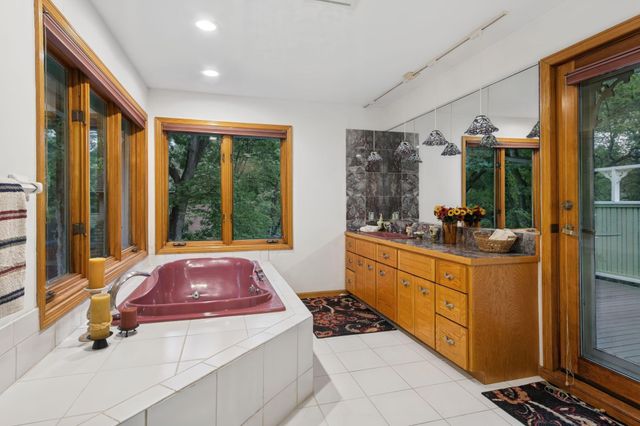 4166 Heatherton Place, Minnetonka, MN 55345