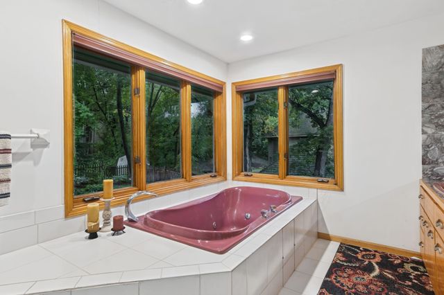 4166 Heatherton Place, Minnetonka, MN 55345