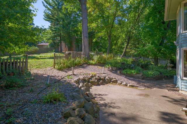 4166 Heatherton Place, Minnetonka, MN 55345
