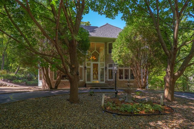 4166 Heatherton Place, Minnetonka, MN 55345