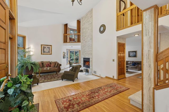 4166 Heatherton Place, Minnetonka, MN 55345