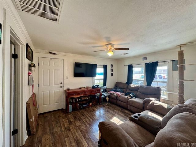 620 S Front, Dardanelle, AR 72834