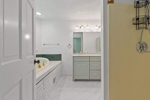 116 Island Rd, Lunenburg, MA 01462