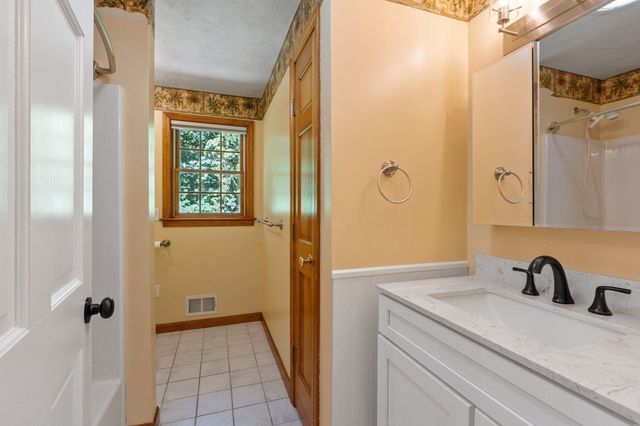 116 Island Rd, Lunenburg, MA 01462