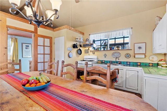 2860 Orange Trail, Pioneertown, CA 92268